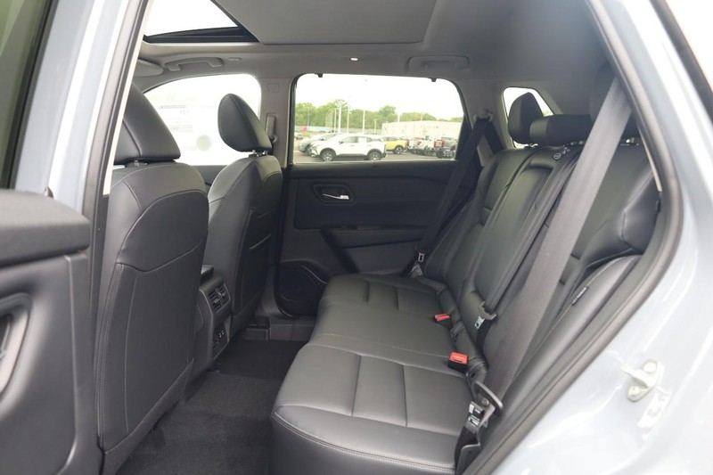 Nissan Rogue Vehicle Image 21