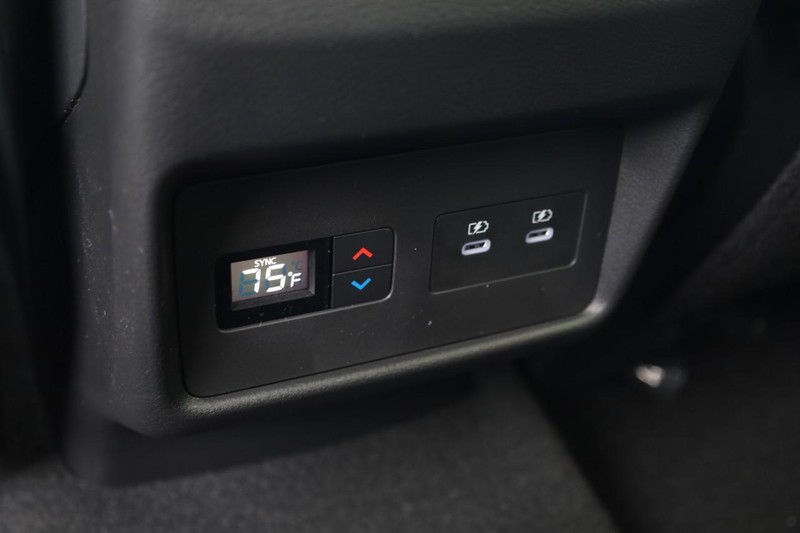 Nissan Rogue Vehicle Image 22