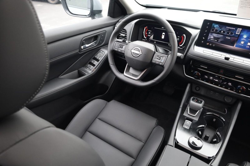 Nissan Rogue Vehicle Image 24