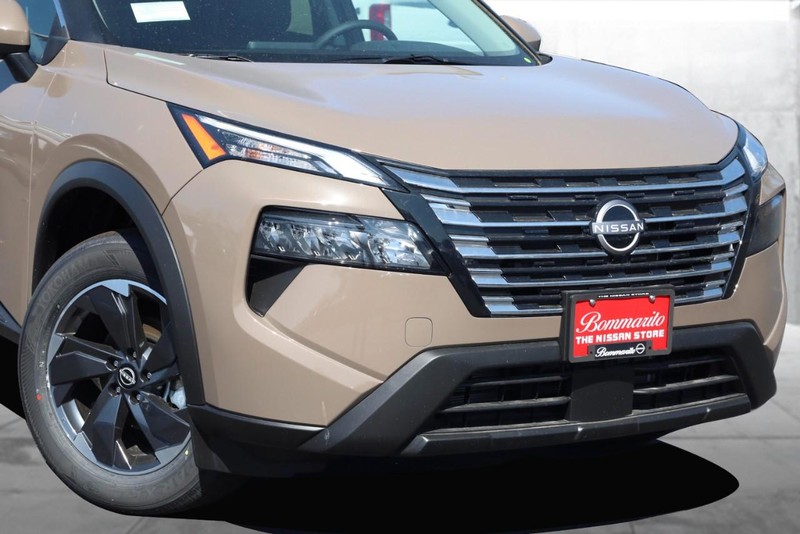 Nissan Rogue Vehicle Image 03