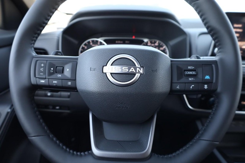 Nissan Rogue Vehicle Image 09