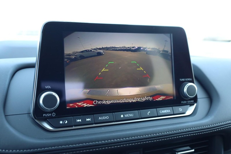 Nissan Rogue Vehicle Image 13