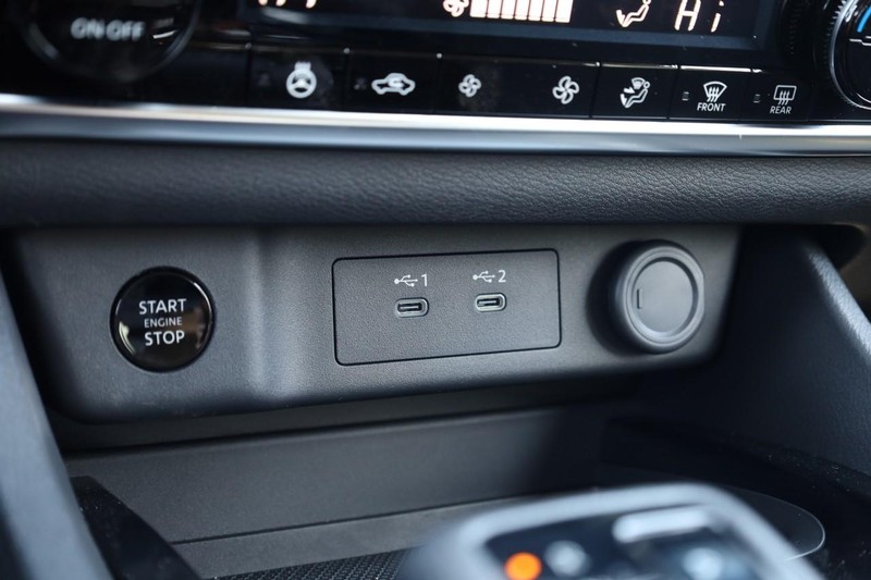 Nissan Rogue Vehicle Image 15