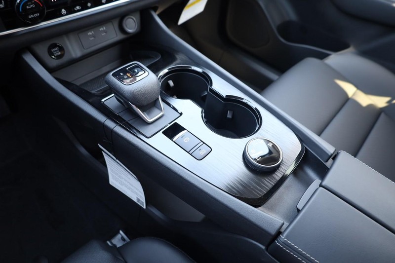 Nissan Rogue Vehicle Image 16
