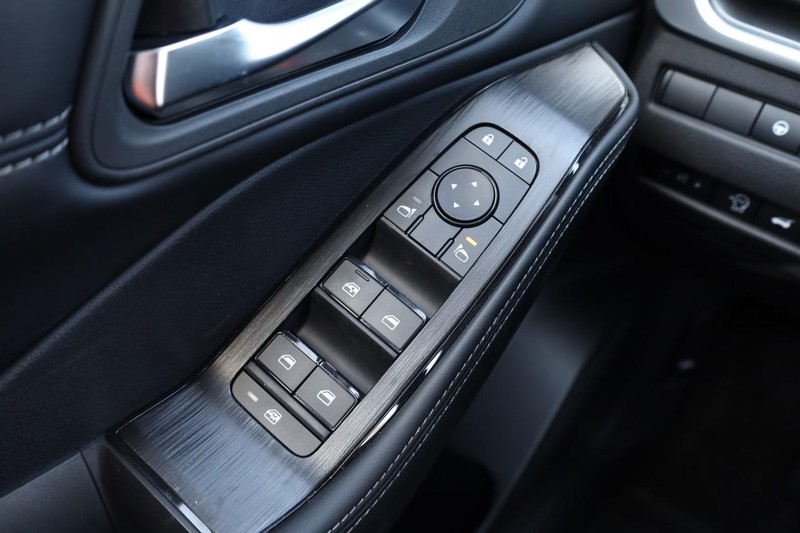 Nissan Rogue Vehicle Image 18