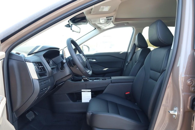 Nissan Rogue Vehicle Image 20