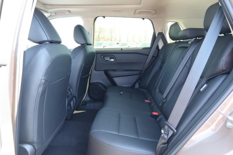 Nissan Rogue Vehicle Image 21