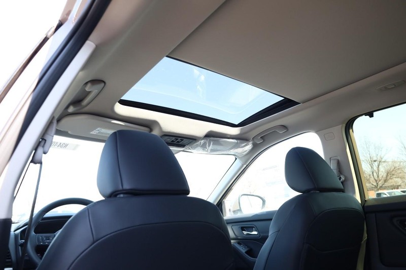 Nissan Rogue Vehicle Image 22