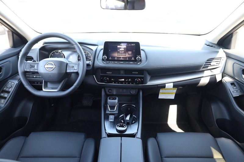 Nissan Rogue Vehicle Image 24