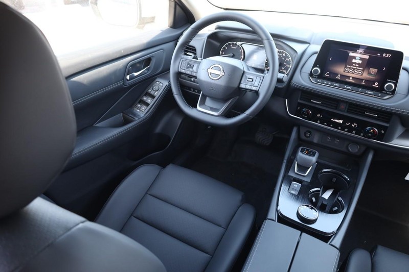 Nissan Rogue Vehicle Image 25