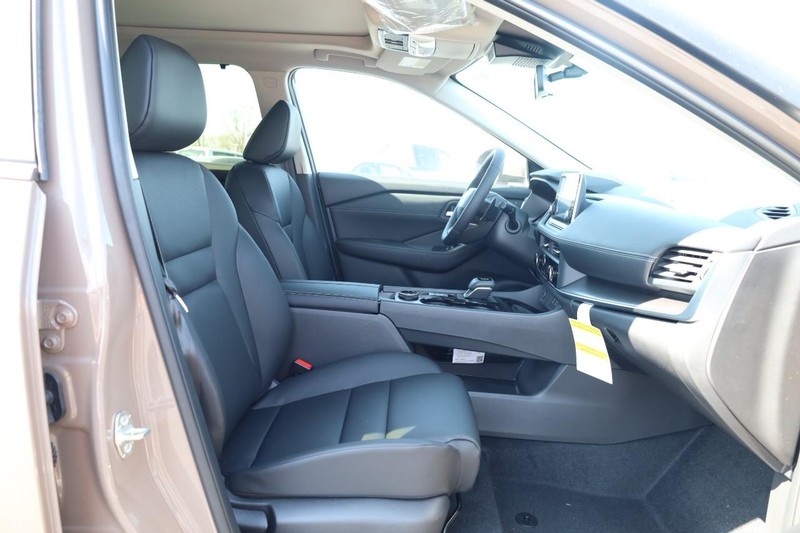Nissan Rogue Vehicle Image 26