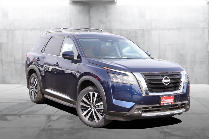 Nissan Pathfinder Vehicle Image 02