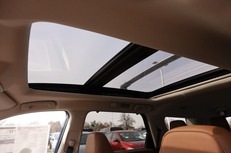 Nissan Pathfinder Vehicle Image 09