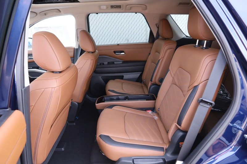 Nissan Pathfinder Vehicle Image 11