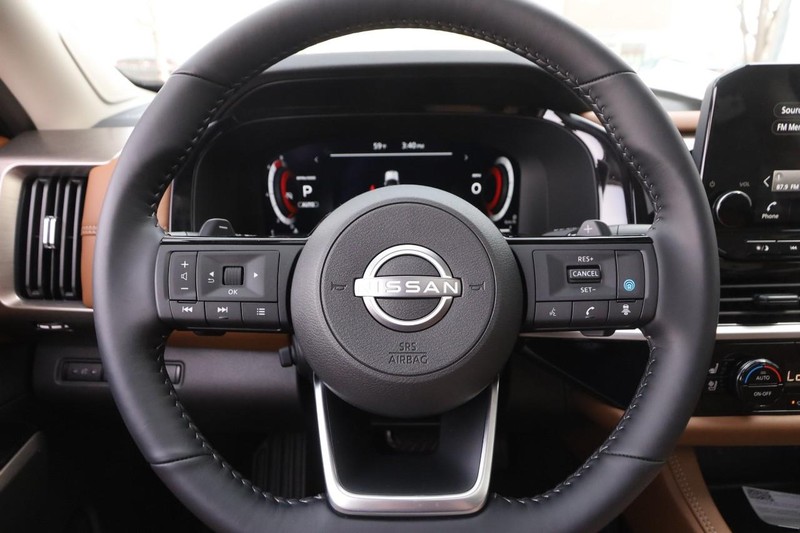 Nissan Pathfinder Vehicle Image 13
