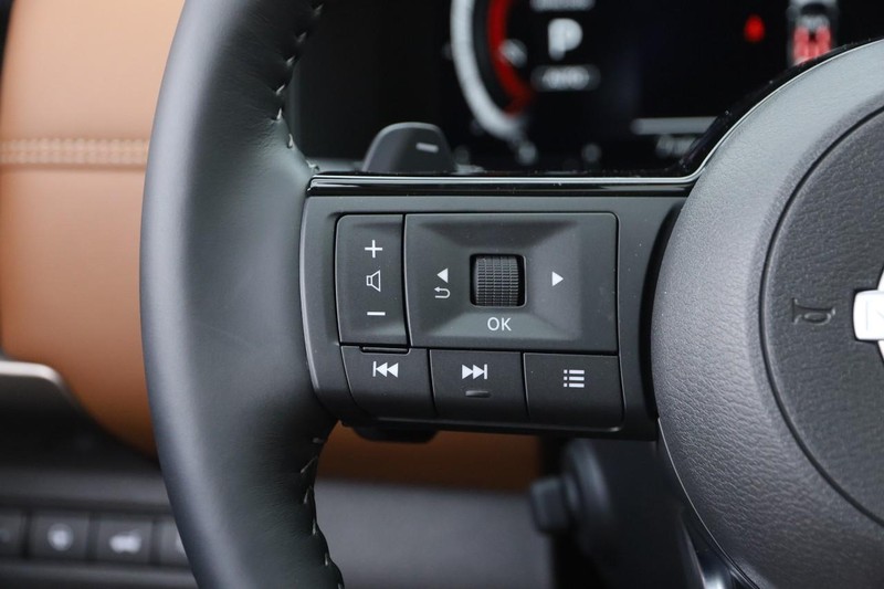 Nissan Pathfinder Vehicle Image 14