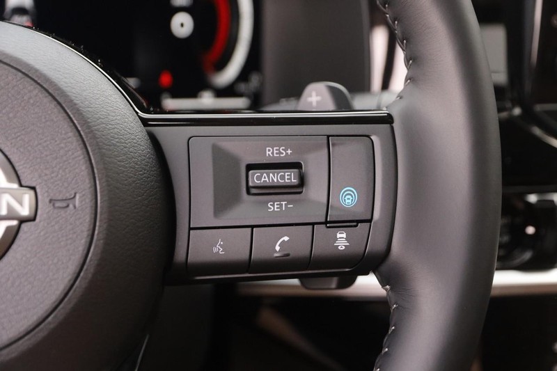 Nissan Pathfinder Vehicle Image 15
