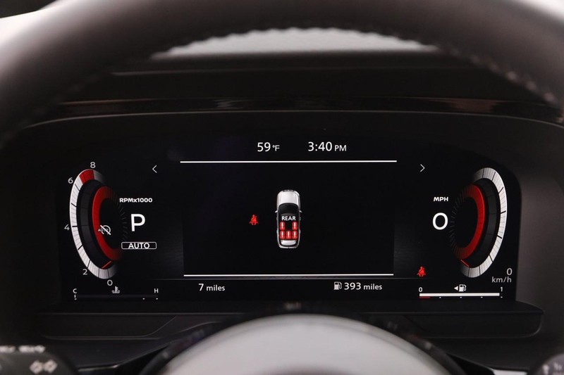 Nissan Pathfinder Vehicle Image 16