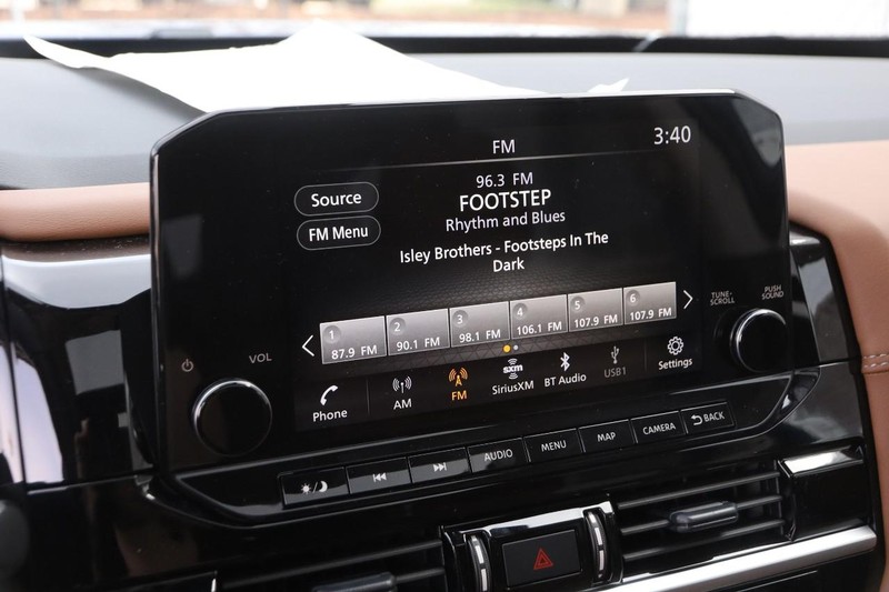 Nissan Pathfinder Vehicle Image 17