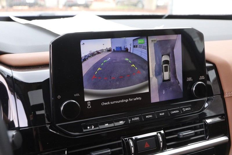 Nissan Pathfinder Vehicle Image 18