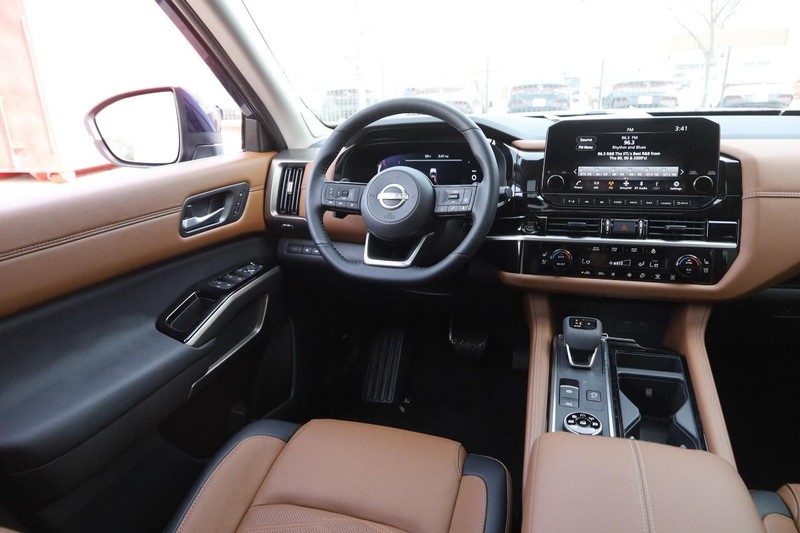 Nissan Pathfinder Vehicle Image 23