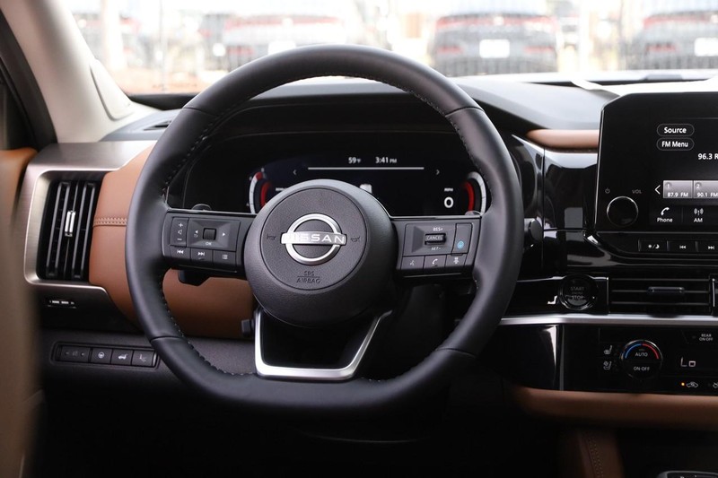 Nissan Pathfinder Vehicle Image 24