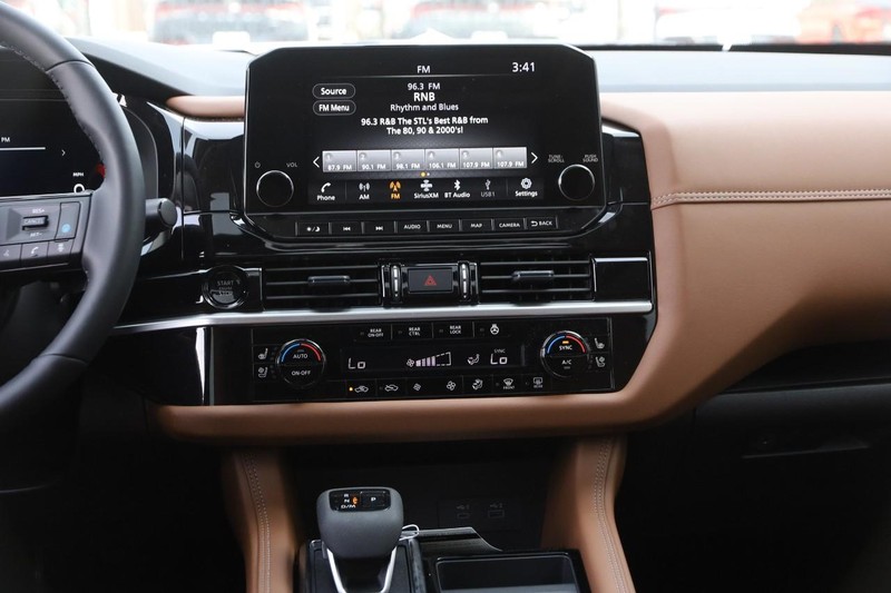 Nissan Pathfinder Vehicle Image 25