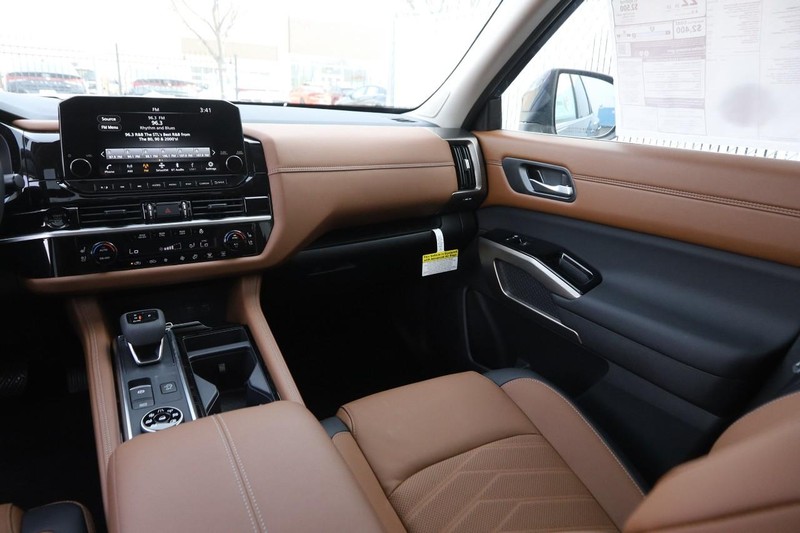 Nissan Pathfinder Vehicle Image 26
