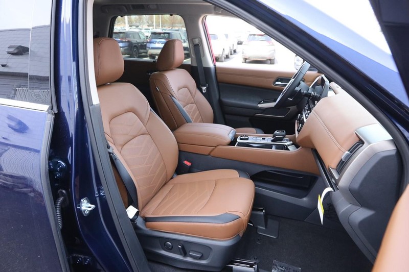 Nissan Pathfinder Vehicle Image 27