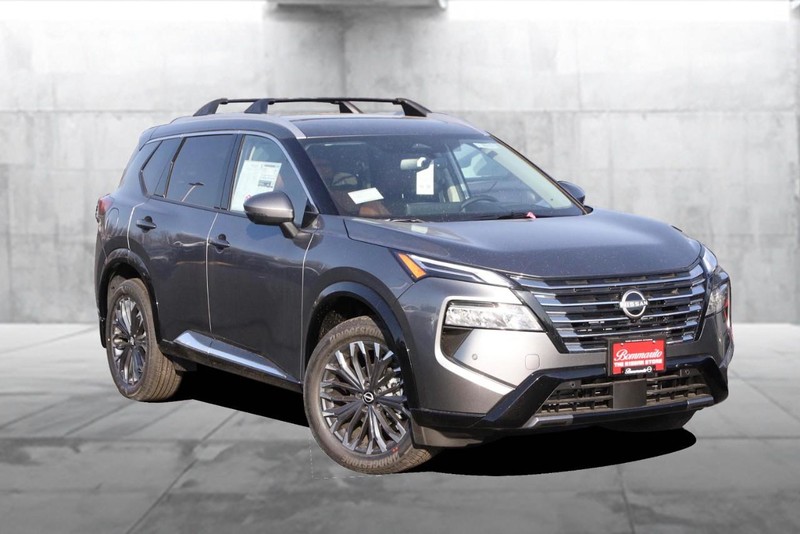 Nissan Rogue Vehicle Image 02