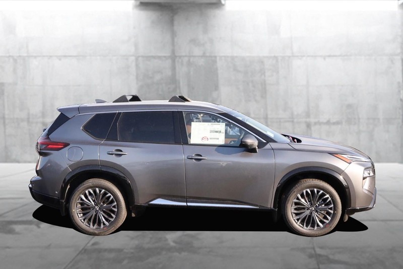 Nissan Rogue Vehicle Image 05