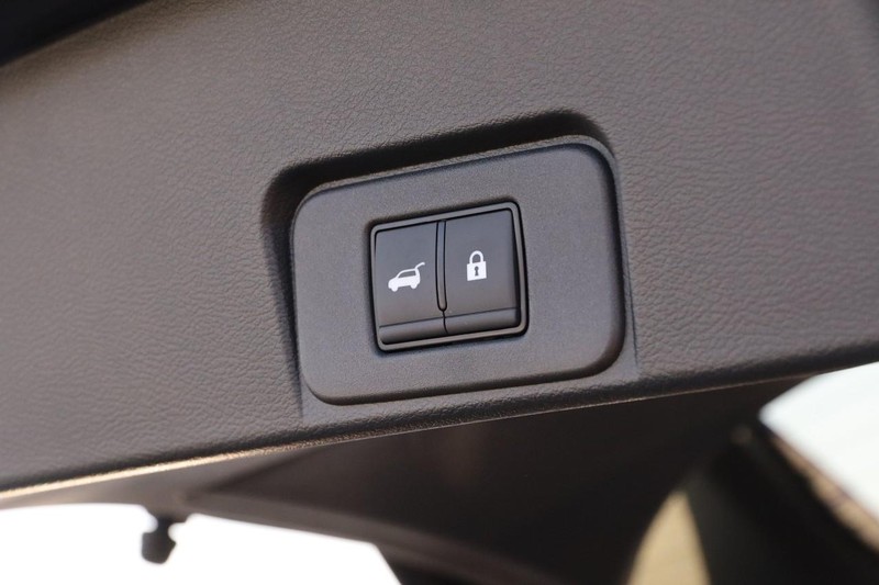 Nissan Rogue Vehicle Image 08