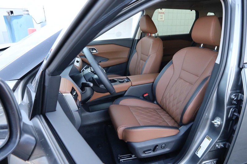 Nissan Rogue Vehicle Image 10