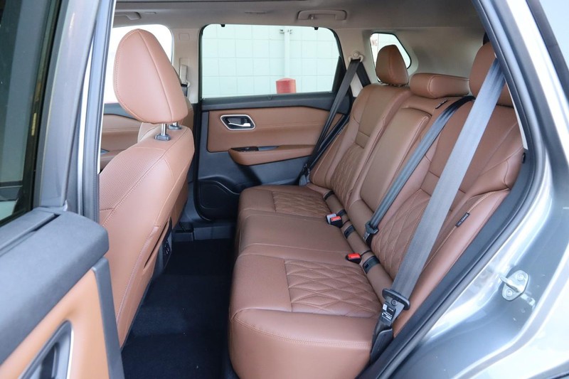 Nissan Rogue Vehicle Image 11