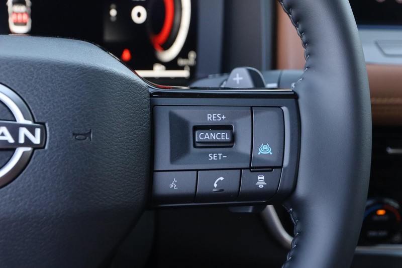 Nissan Rogue Vehicle Image 14