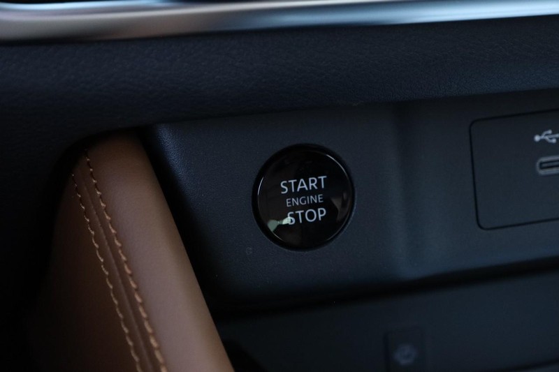 Nissan Rogue Vehicle Image 16