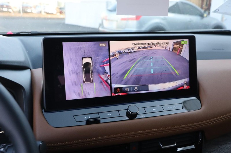 Nissan Rogue Vehicle Image 18