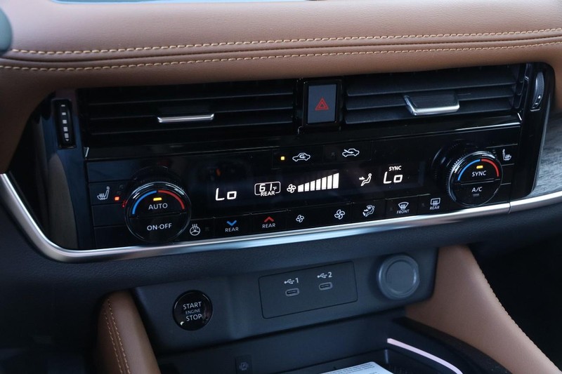 Nissan Rogue Vehicle Image 19