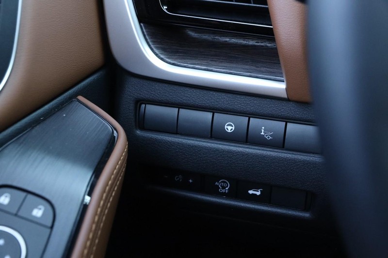 Nissan Rogue Vehicle Image 21