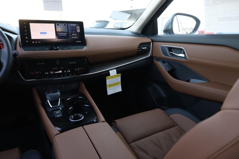 Nissan Rogue Vehicle Image 26