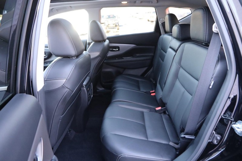 Nissan Murano Vehicle Image 11