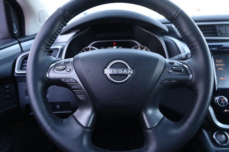 Nissan Murano Vehicle Image 12
