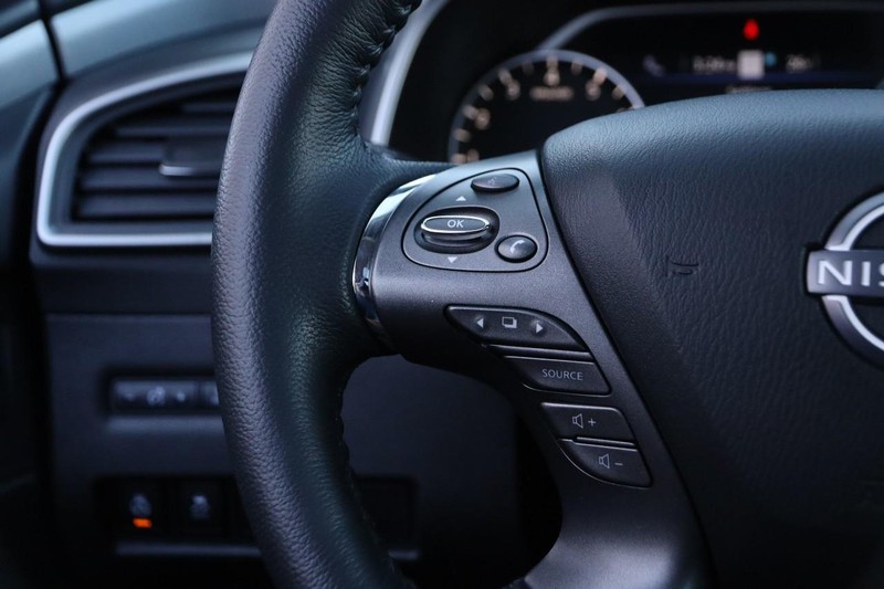 Nissan Murano Vehicle Image 13