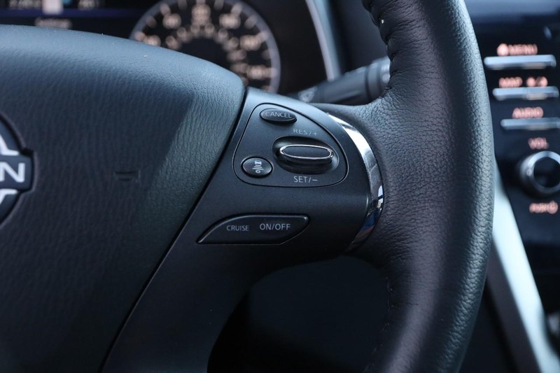 Nissan Murano Vehicle Image 14
