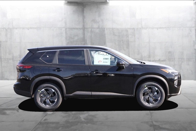 Nissan Rogue Vehicle Image 05