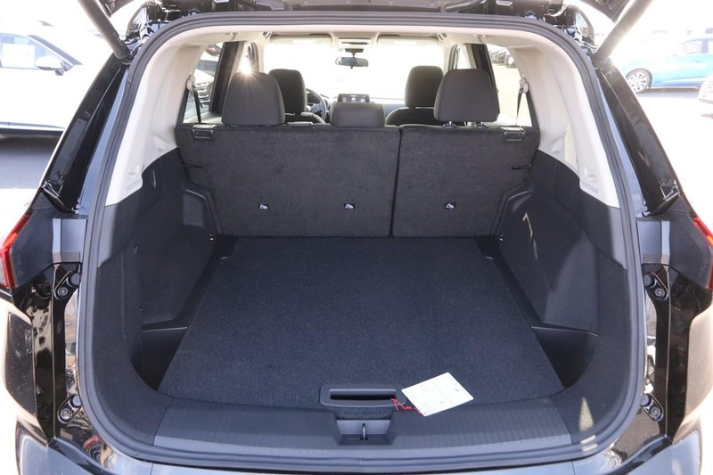 Nissan Rogue Vehicle Image 07