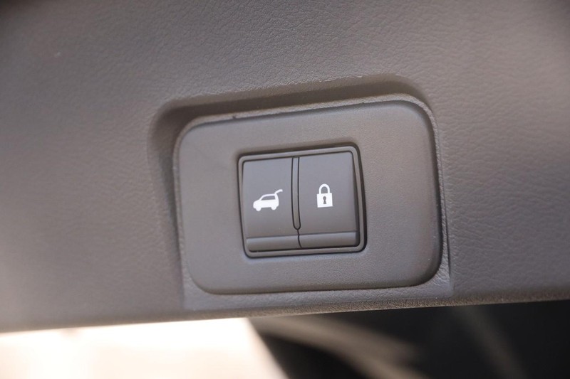 Nissan Rogue Vehicle Image 08