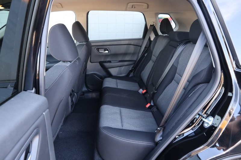 Nissan Rogue Vehicle Image 10