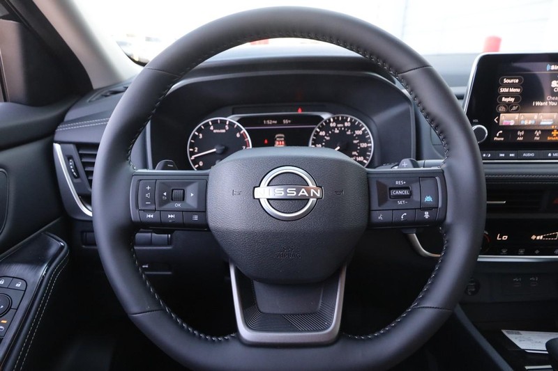 Nissan Rogue Vehicle Image 11