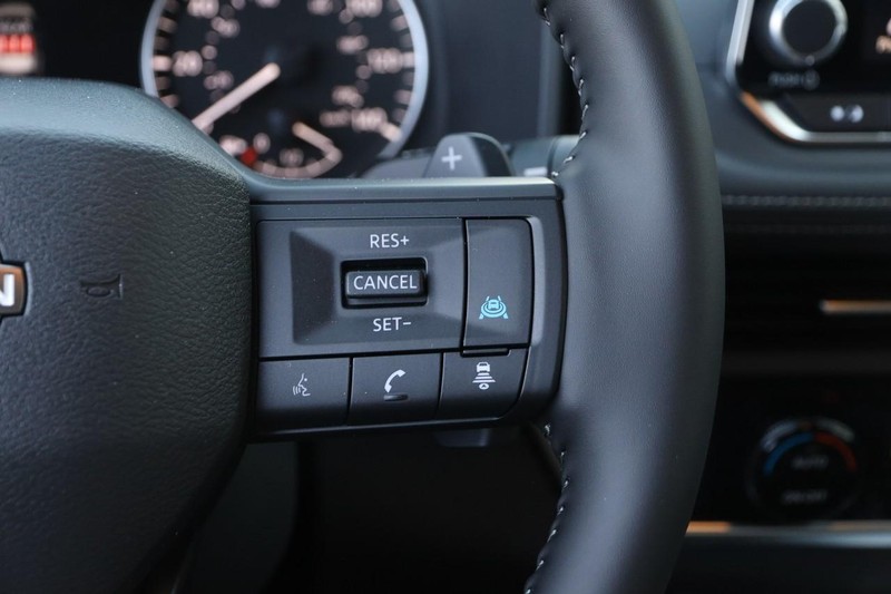 Nissan Rogue Vehicle Image 13